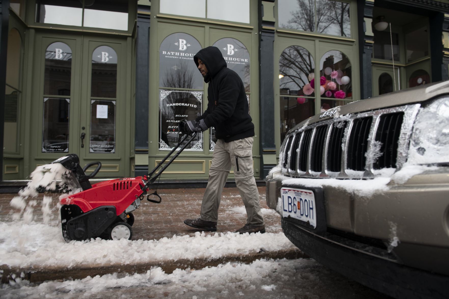 A wintry mix falls in St. Charles